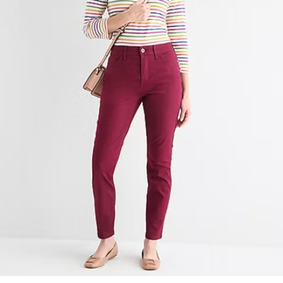 St. John's Bay Mid Rise Skinny Fit Jean Deep Ruby Size 4P NWT - Picture 1 of 10